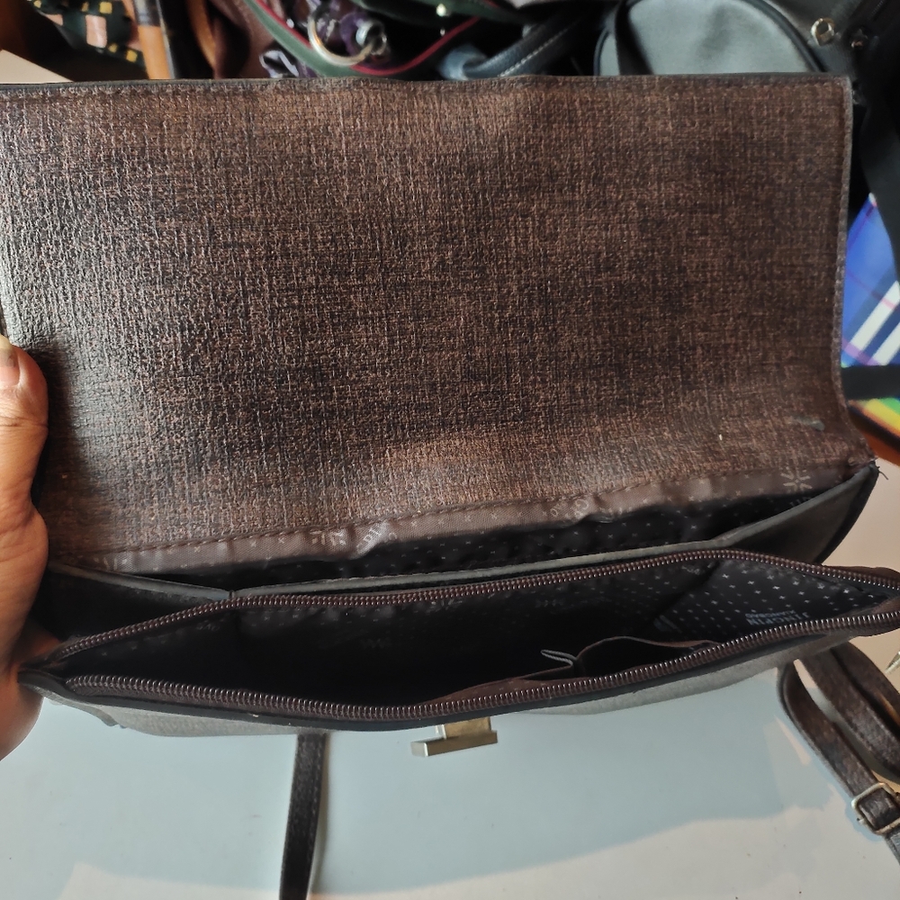 zingpin sling bag - Picture 3 of 14